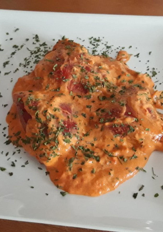 Una foto de Pimientos de piquillo rellenos de atún (en salsa de pimientos)