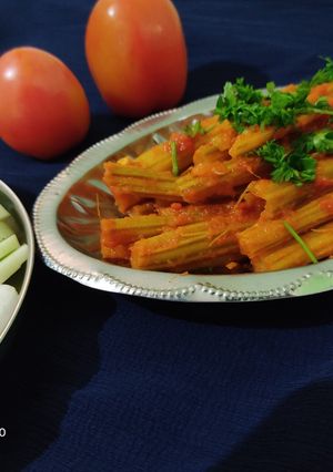A picture of Drumstick tomato curry.