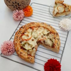 A picture of Minced meat pizza.