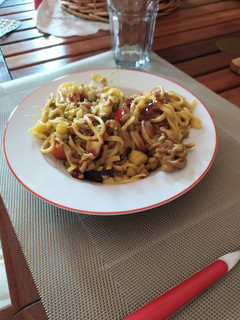 Una foto de Pasta teriyaki con carne picada