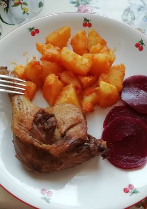 Sült kacsacomb vajas krumplival recept fotója
