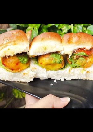 A picture of Vada Pav.