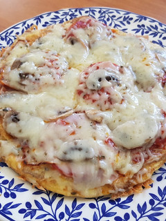 Una foto de Tortilla tipo pizza desayuno o cena súper fácil