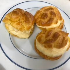 A picture of Cream puff.