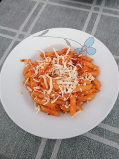 Una foto de Macarrones con tomate