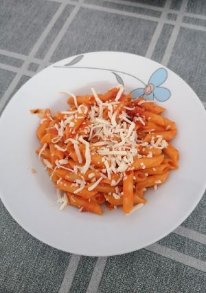 Una foto de Macarrones con tomate