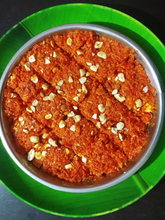 ગાજર નો હલવો (Gajar Halwa Recipe In Gujarati) રેસીપી મુખ્ય ફોટો
