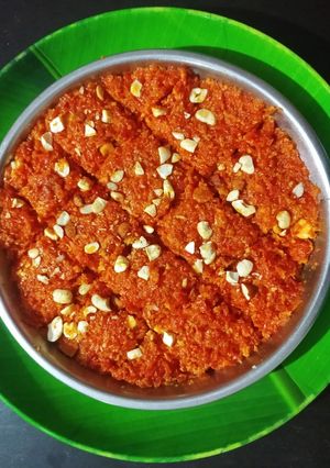 ગાજર નો હલવો (Gajar Halwa Recipe In Gujarati) રેસીપી મુખ્ય ફોટો