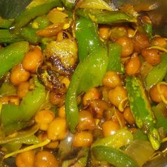A picture of Ankurit chana aur shimla mirch ka bhujia.