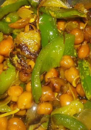 A picture of Ankurit chana aur shimla mirch ka bhujia.