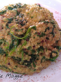 Una foto de Quinoa con espinacas al curry