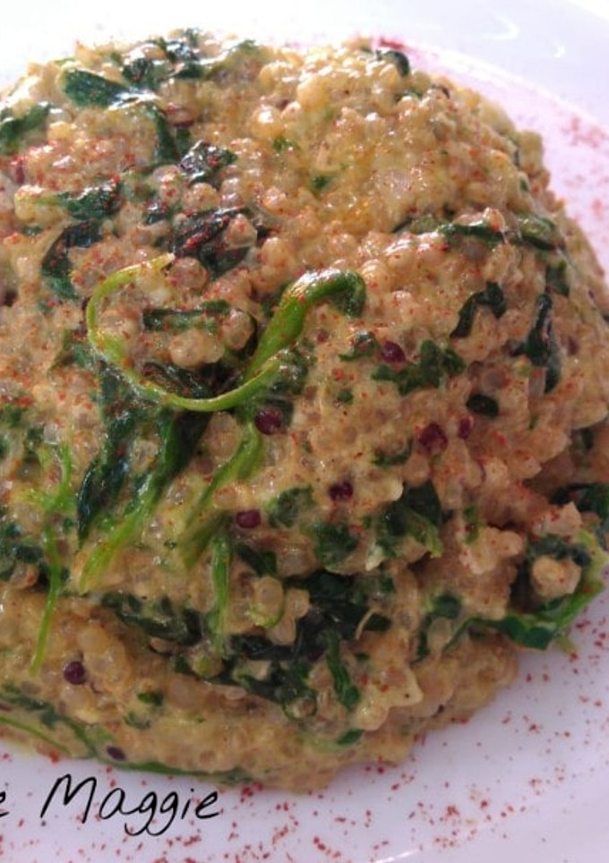 Una foto de Quinoa con espinacas al curry