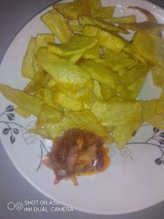 A picture of Fried yam and source.