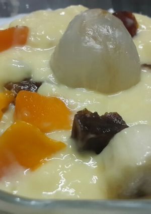 A picture of Mixed fruit custard.