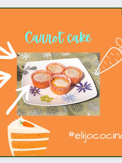 Una foto de Carrot Cake (torta de zanahorias) esponjosa y deli