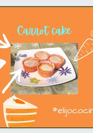 Una foto de Carrot Cake (torta de zanahorias) esponjosa y deli