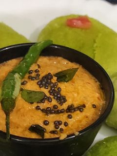 स्पाइसी टमाटर मूंगफली चटनी (Spicy Tamatar mungfali chutney recipe in Hindi) रेसिपी मुख्य फोटो