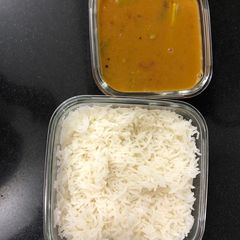 A picture of Sindhi curry and Rice.