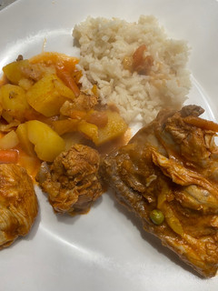 Foto de Estufado de frango com batata e arroz branco