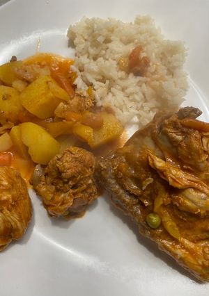 Foto de Estufado de frango com batata e arroz branco