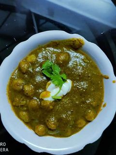 પંજાબી છોલે ઈન પાલક ગ્રેવી(Punjabi chhole in palak gravy recipe in Gujarati) રેસીપી મુખ્ય ફોટો
