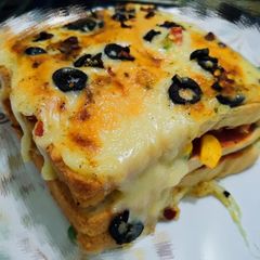 A picture of Chicken pizza Sandwich.