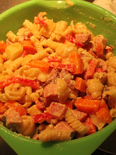 Una foto de Ensalarda de pasta, jamonosa