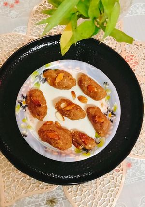 A picture of Pinni (Punjabi style pinni) 😋😋.