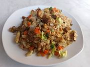 Una foto de arroz chaufa perú