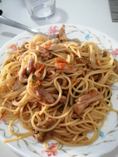 Una foto de Espaguetis con pollo dieta fodmap