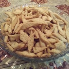 A picture of Namak Pare.