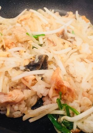 Hình của món Cơm chiên cá vét chảo.