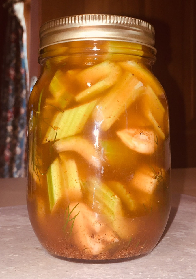 A picture of Quick pickled celery (spicy).