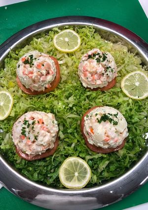 Una foto de Ensalada de camarones con papa