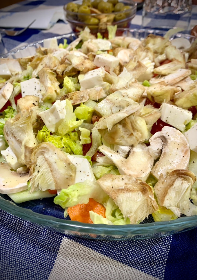 Una foto de Ensalada de otoño con champiñón y alcachofa
