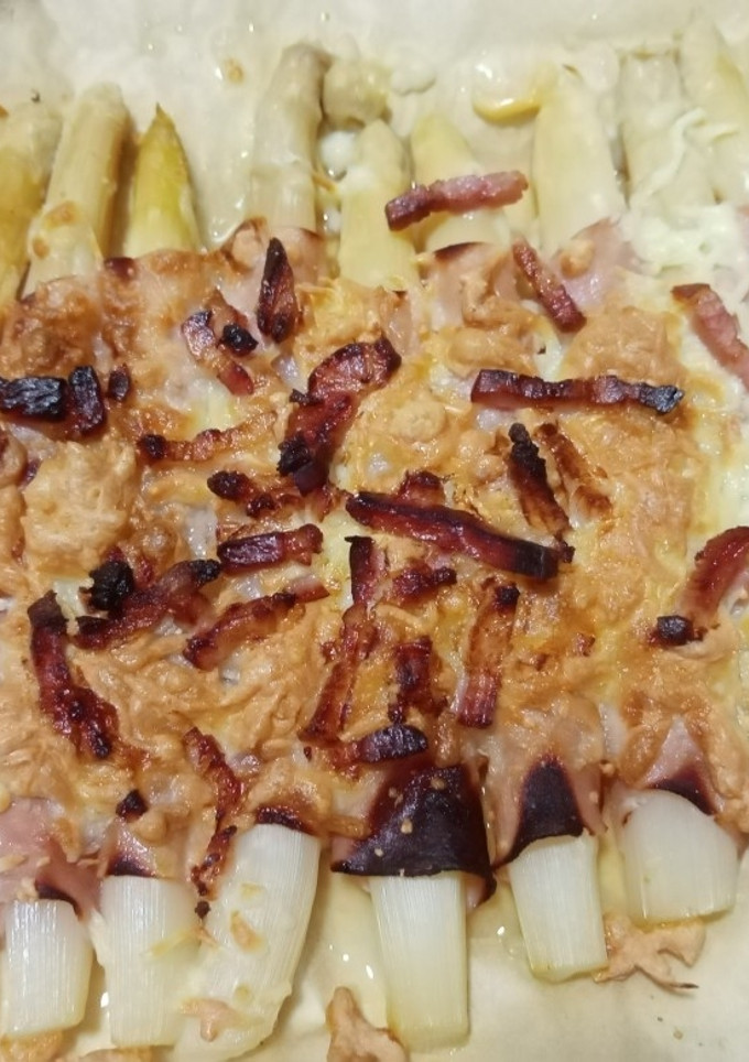 Una foto de Espárragos con York y bacon
