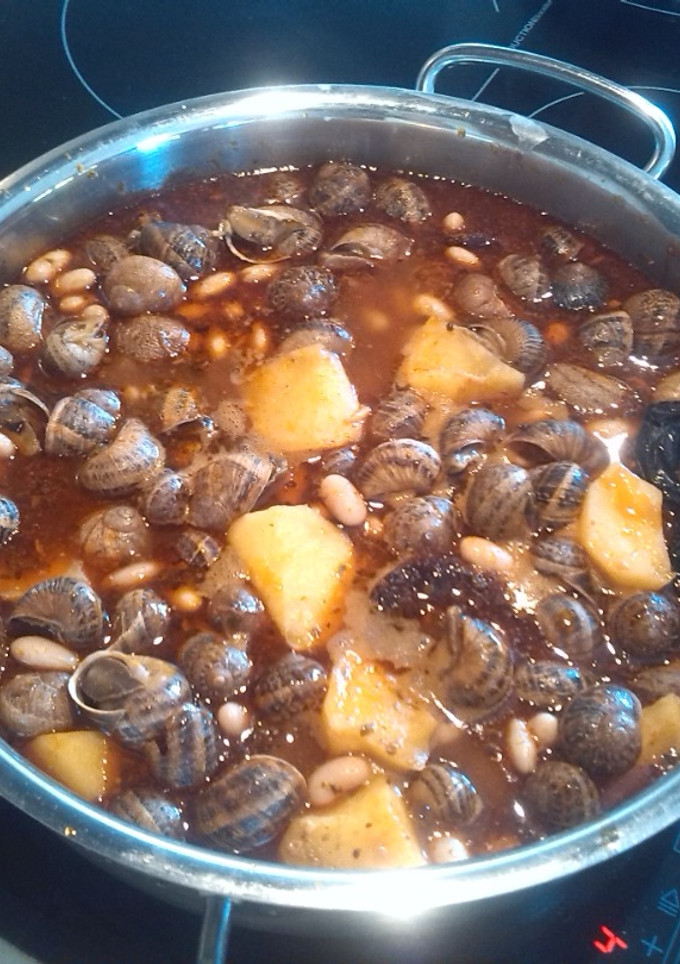 Una foto de Estofado de patatas con caracoles