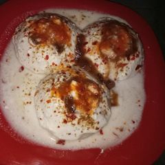 A picture of Baked stuffed dahi bada.