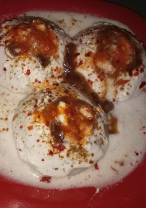 A picture of Baked stuffed dahi bada.