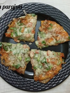 पिज़्ज़ा (Pizza recipe in hindi) रेसिपी मुख्य फोटो