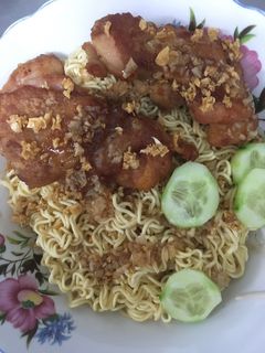 Hình của món Mì gà da giòn cấp tốc.