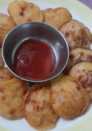 आलू के पकौड़े (aloo ke pakode recipe in Hindi) रेसिपी मुख्य फोटो