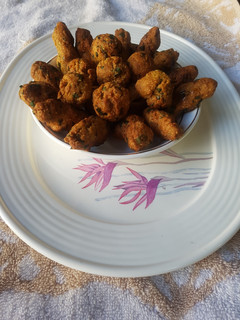 બેસન મુઠીયા(Besan Muthiya recipe in Gujarati) રેસીપી મુખ્ય ફોટો