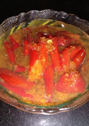 લાલ મરચાનું અથાણું(Red Marcha Athanu Recipe in Gujarati) રેસીપી મુખ્ય ફોટો