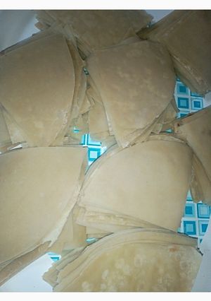 A picture of Samosa/spring rolls wraps.