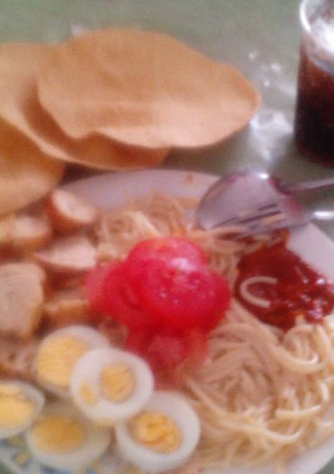 Una foto de Pollo con espaguetis y huevos