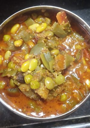 भोगीची मिश्र भाजी रेसिपी चे मुख्य फोटो 