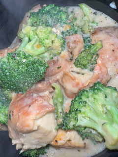 A picture of Chicken Broccoli in Alfredo Sauce.