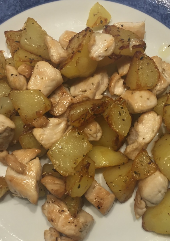 Una foto de Pollo al limón con patatas