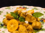 Una foto di pollo allo scalogno
